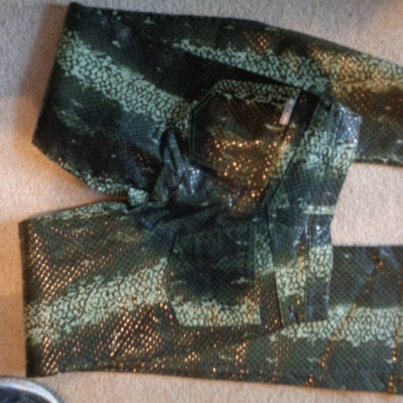 Snakeskin 3/4 jeans NWT green jeans - Picture 5 of 8